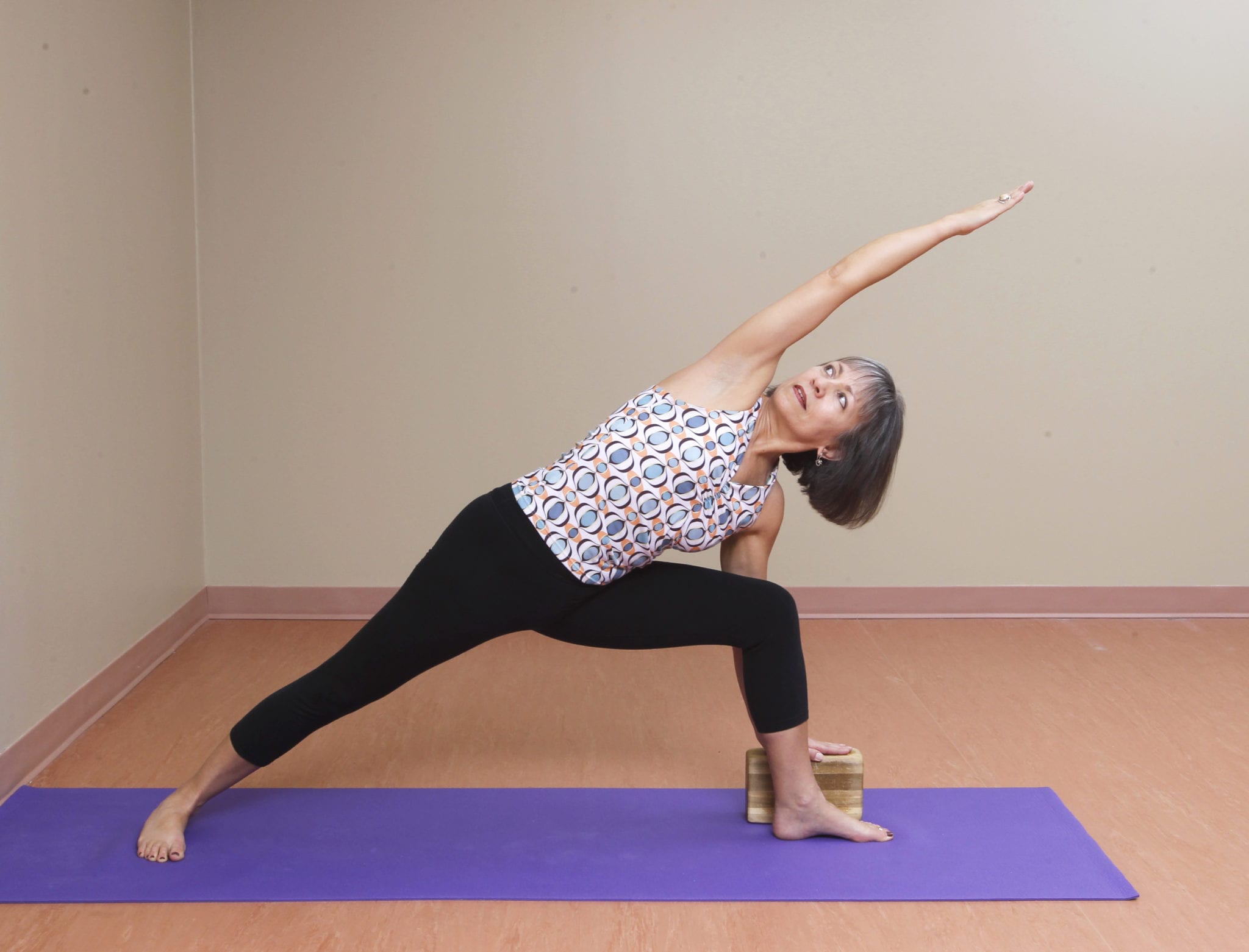 Utthita Parsvakonasana (Extended Side Angle Pose) - Sarvyoga | Yoga