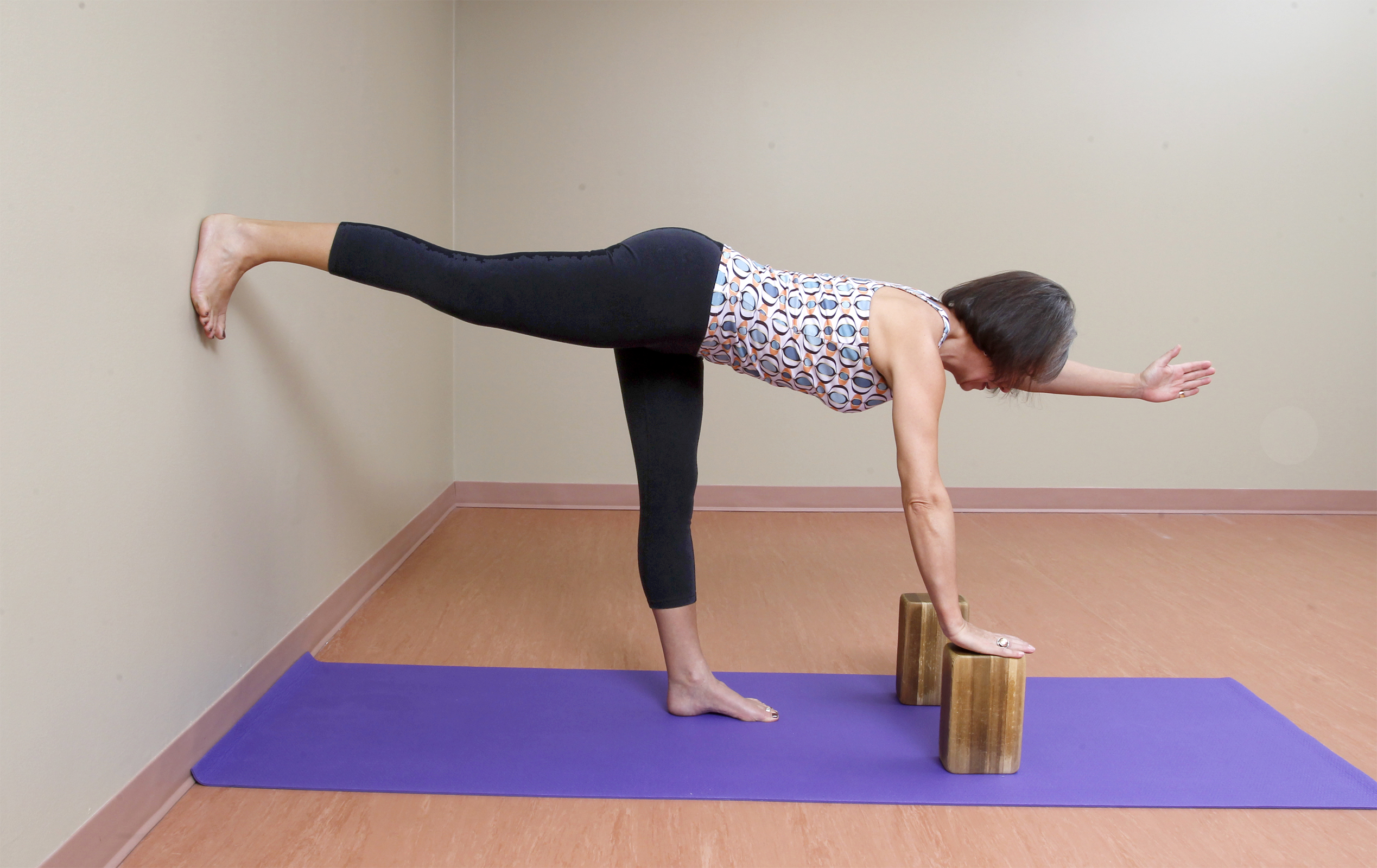 How to do Virabhadrasana Ii Back At Wall